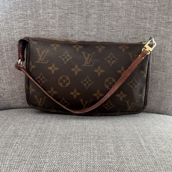 Authentic Louis Vuitton Pochette Shoulder Bag or Clutch w/Dust Bag - Picture 2 of 16